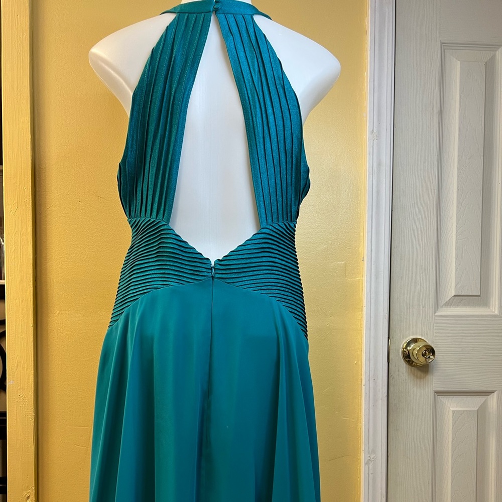 Dress - Picture 2 of 4
